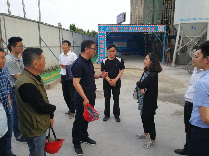 山東省住建廳專(zhuān)項(xiàng)檢查組肯定濟(jì)寧華都節(jié)能施工工作
